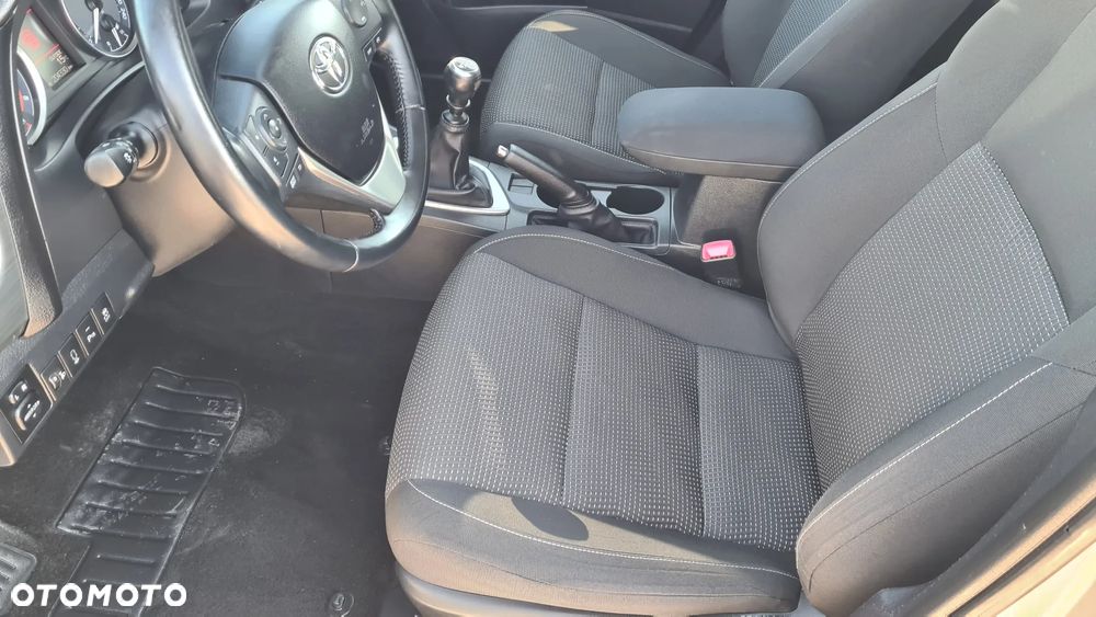 Toyota Auris 1.6 Premium Start - 30