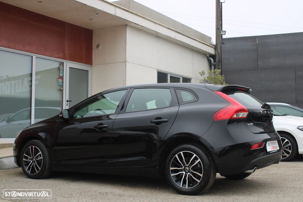 Volvo V40 2.0 D3 Momentum - 11