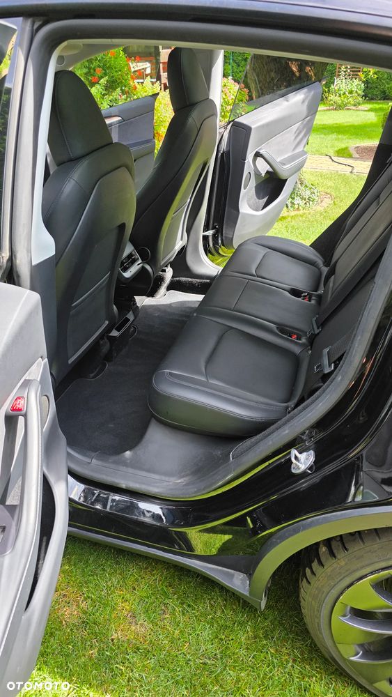 Tesla Model Y - 9