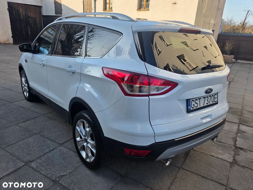 Ford Kuga 1.6 EcoBoost 2x4 Titanium - 4