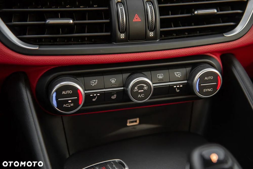 Alfa Romeo Giulia 2.0 Turbo 16V AT8-Q4 Veloce - 31