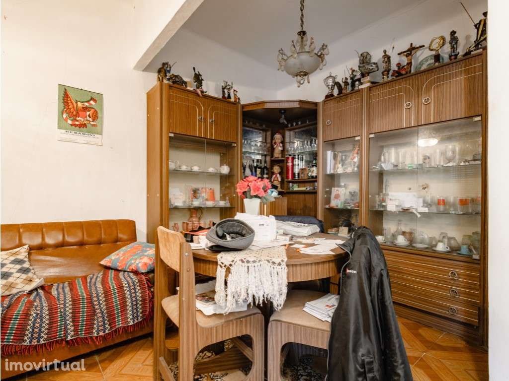 Moradia T3 com espaço exterior, bons acessos e excelente localização. - Grande imagem: 2/22