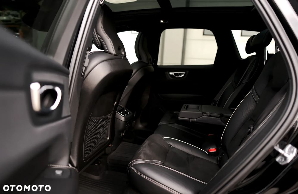 Volvo XC 60 T6 AWD Geartronic RDesign - 17