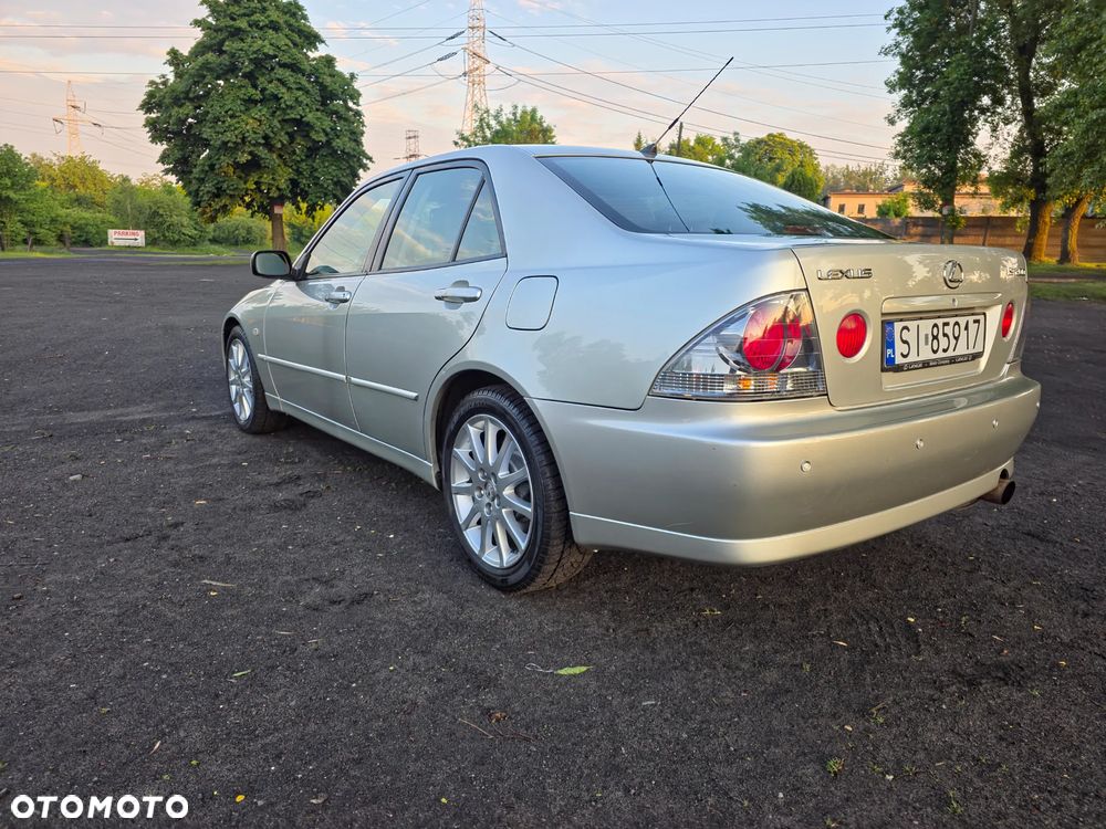 Lexus IS 200 Prestige - 11