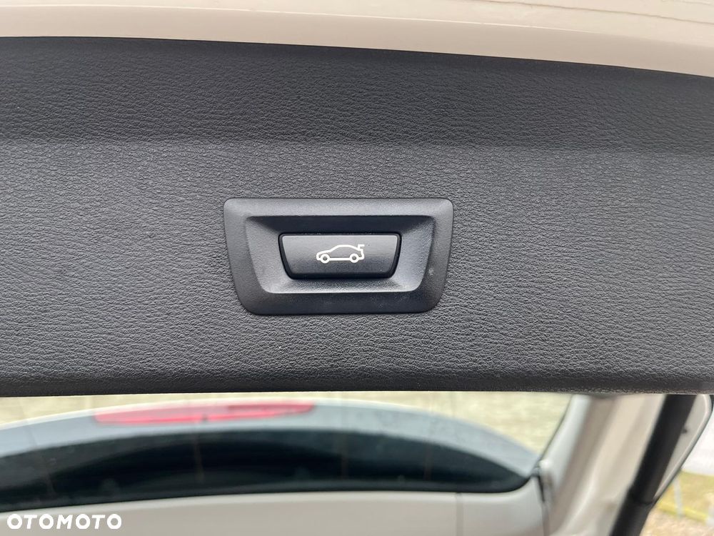 BMW X1 xDrive20i GPF Sport Line sport - 11