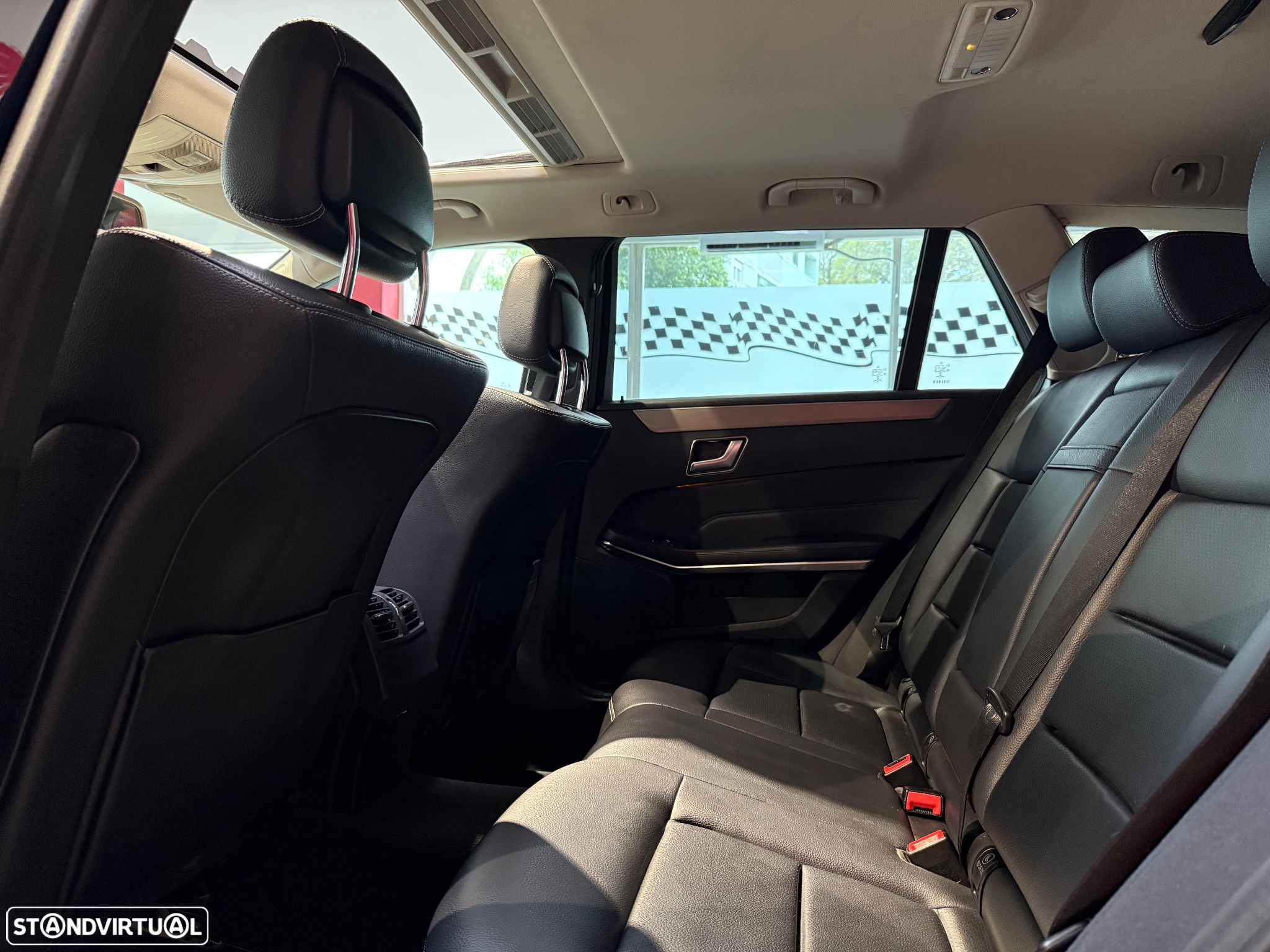 Mercedes-Benz E 300 Bluetec Hybrid Avantgarde - 16