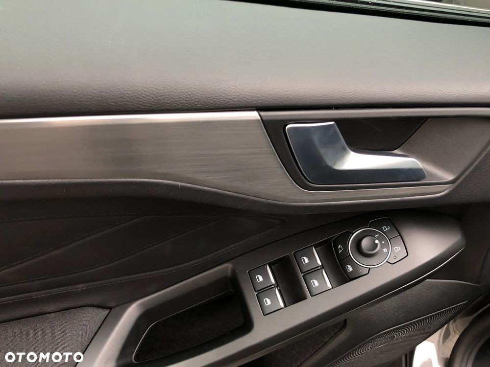 Ford Focus 1.0 EcoBoost mHEV Titanium - 3