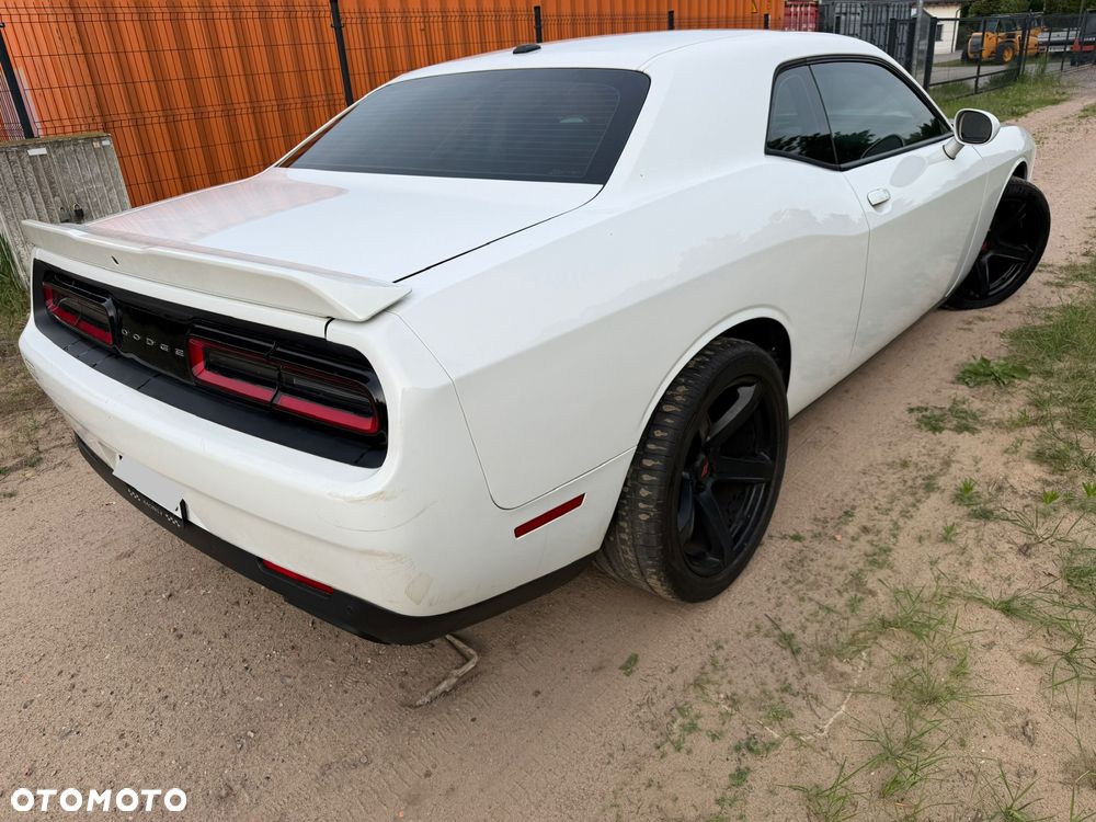 Dodge Challenger - 9