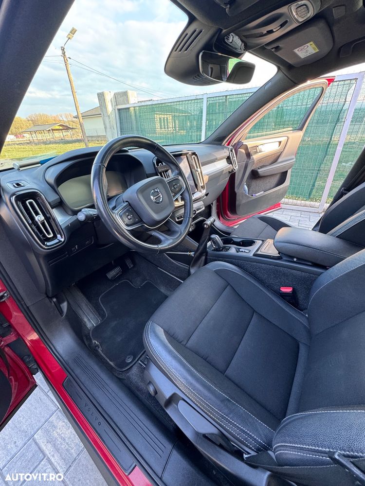 Volvo XC 40 D3 AWD Momentum Pro - 24