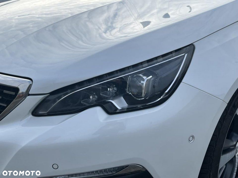 Peugeot 308 - 8
