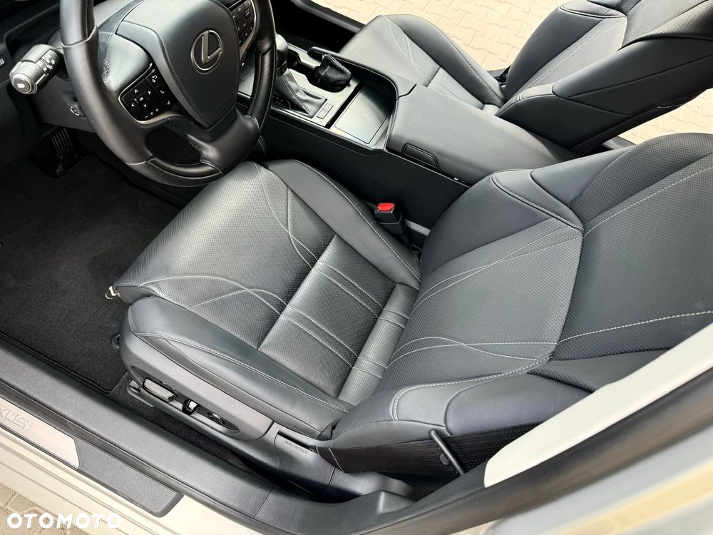 Lexus ES 300h Prestige - 21