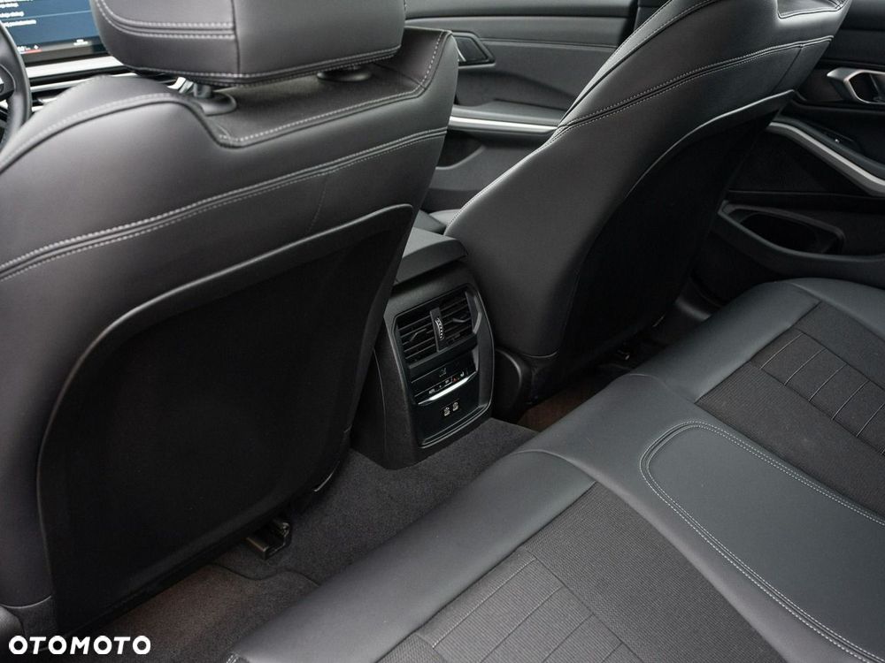 BMW Seria 3 318i - 28