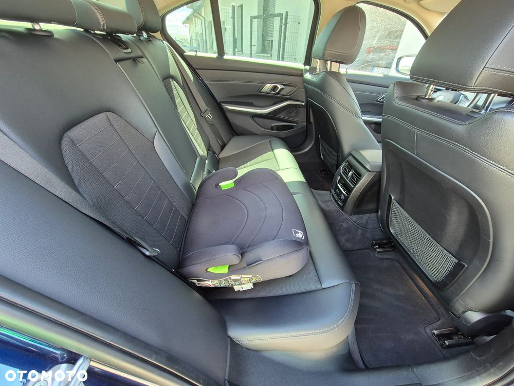 BMW Seria 3 330e Sport Line - 4