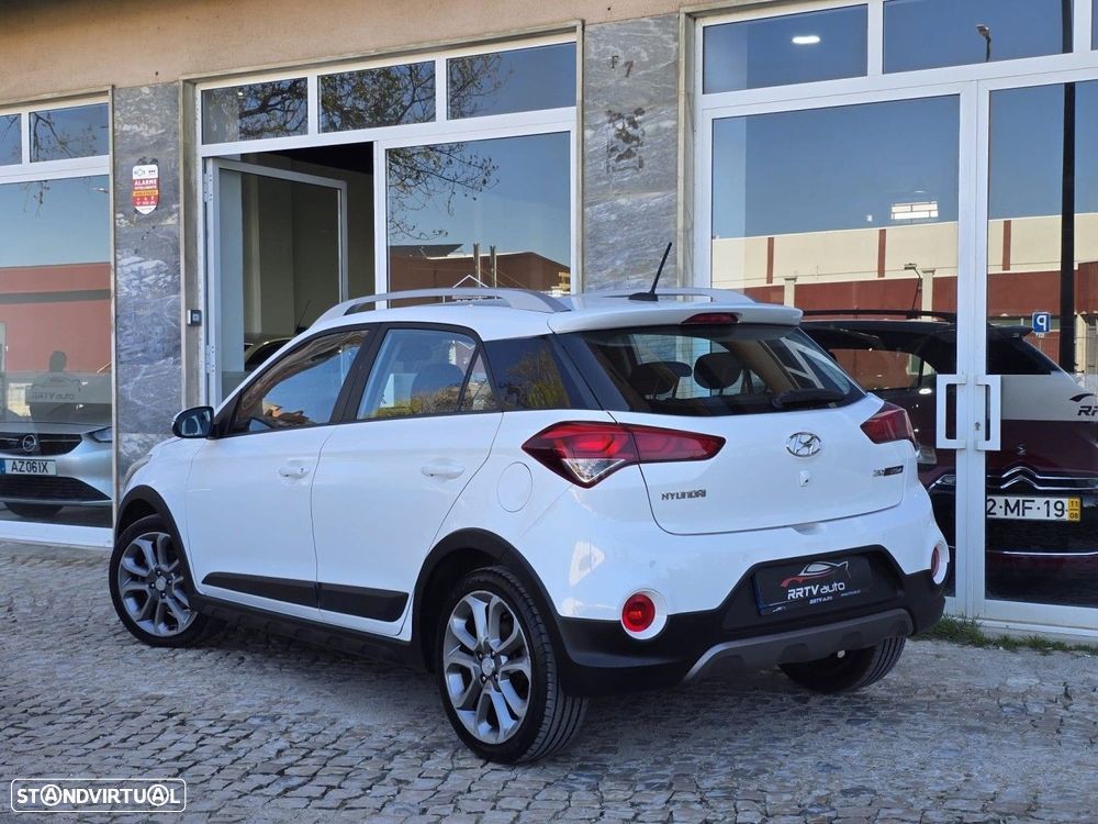 Hyundai i20 Active 1.4 CRDi Comfort Navi - 10