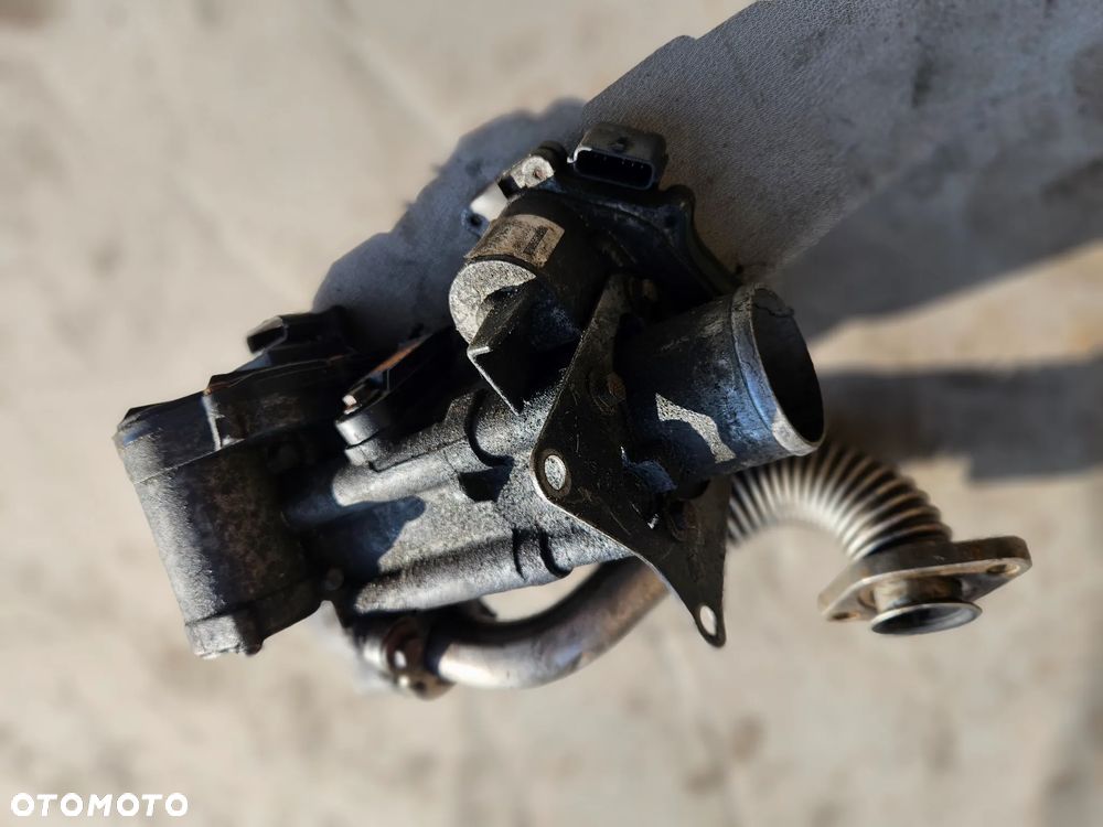 Przepustnica zawór EGR Opel VIVARO Renault TRAFIC 2,0 DCI Master 2,3 DCI 8200987453C - 4