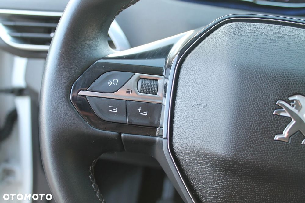 Peugeot 3008 PureTech 130 Stop & Start GPF Allure Business-Paket - 19