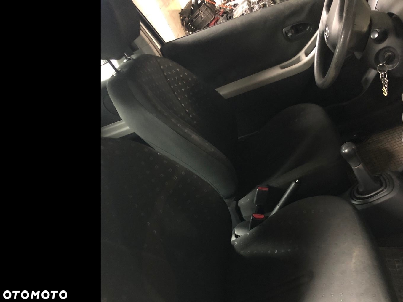 Fotel prawy lewy kanapa kpl Toyota Yaris II 3D - 2