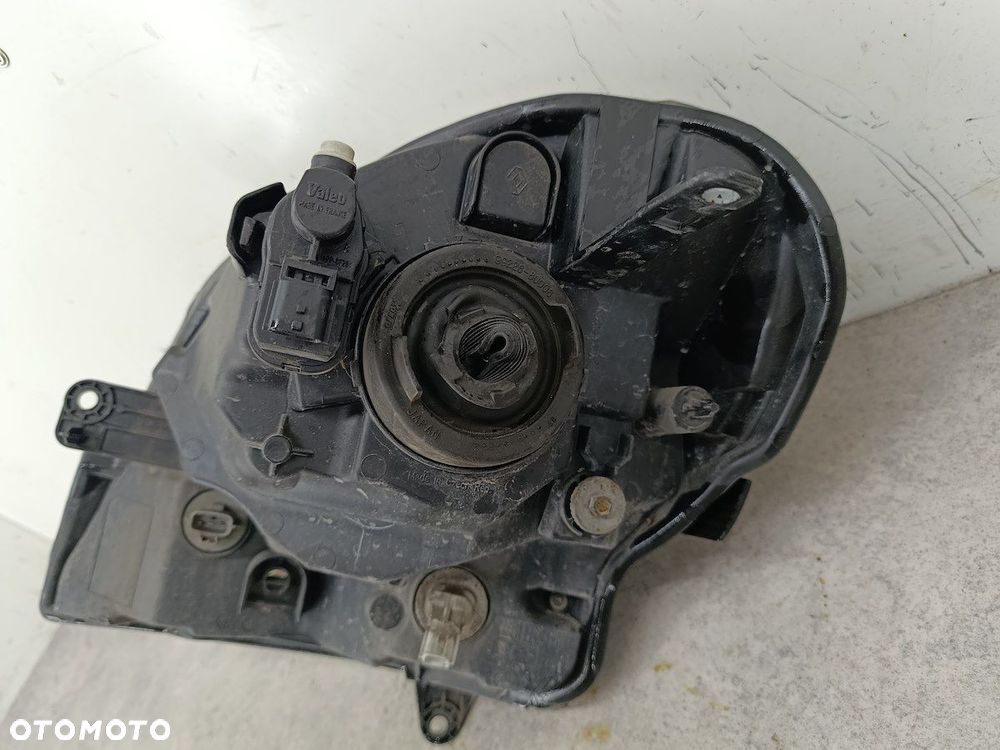 LAMPA PRZÓD PRAWA RENAULT KANGOO II 8200419910  8200419882 100-16916  KOITO - 9