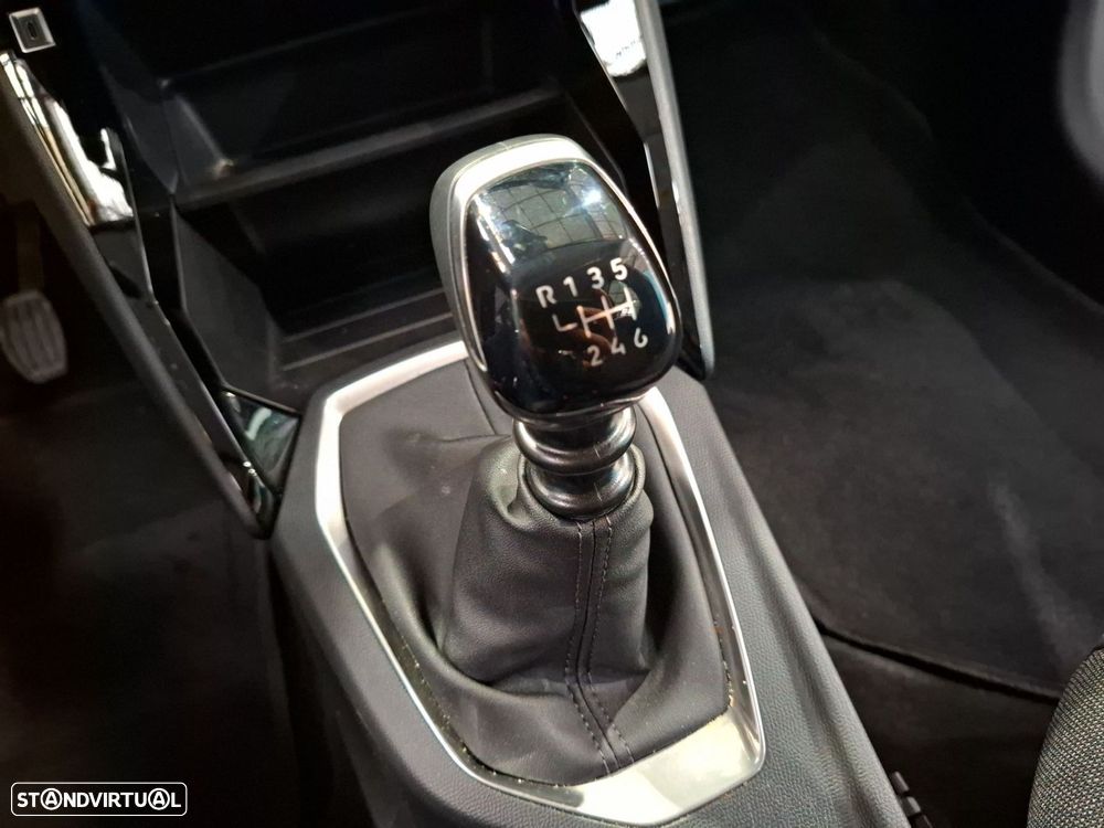 Peugeot 208 1.2 PureTech Active - 19