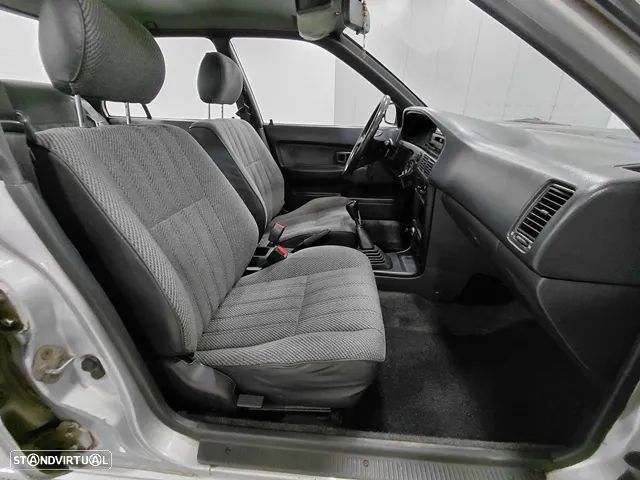 Toyota Corolla Sedan 1.3 XL 12V - 17