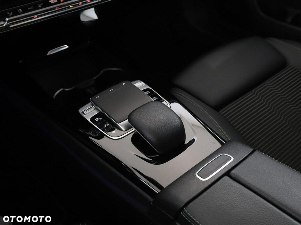 Mercedes-Benz Klasa A 200 7G-DCT - 32