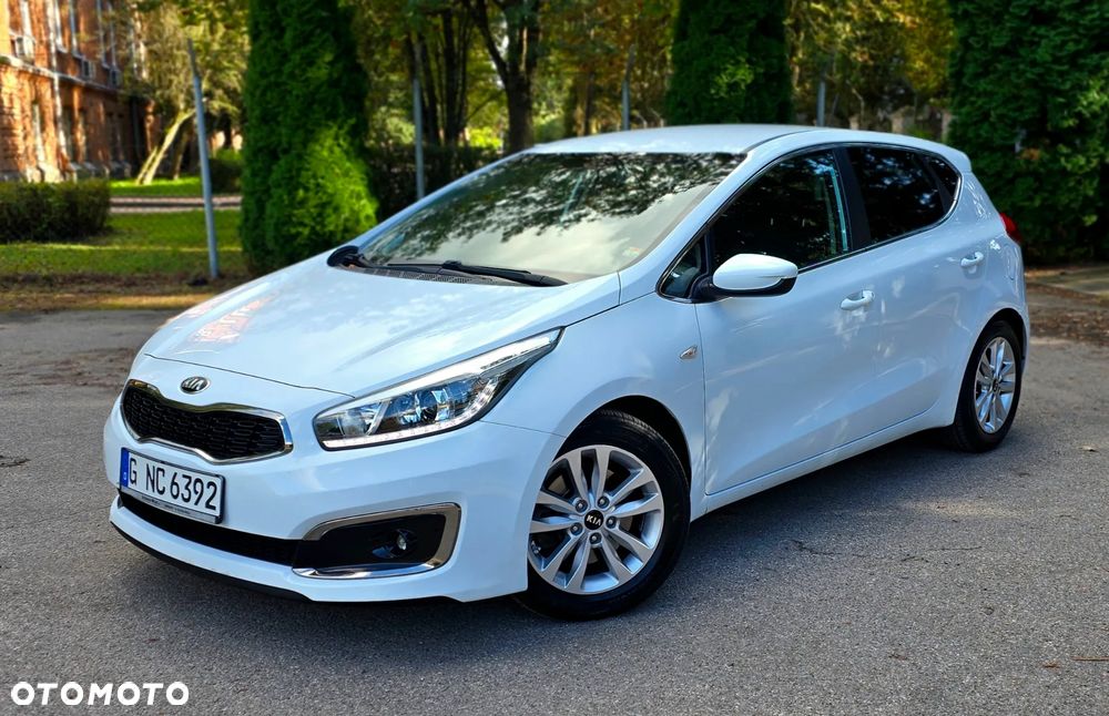 Kia Ceed 1.6 CRDi 136 ISG Dream Team Edition - 2