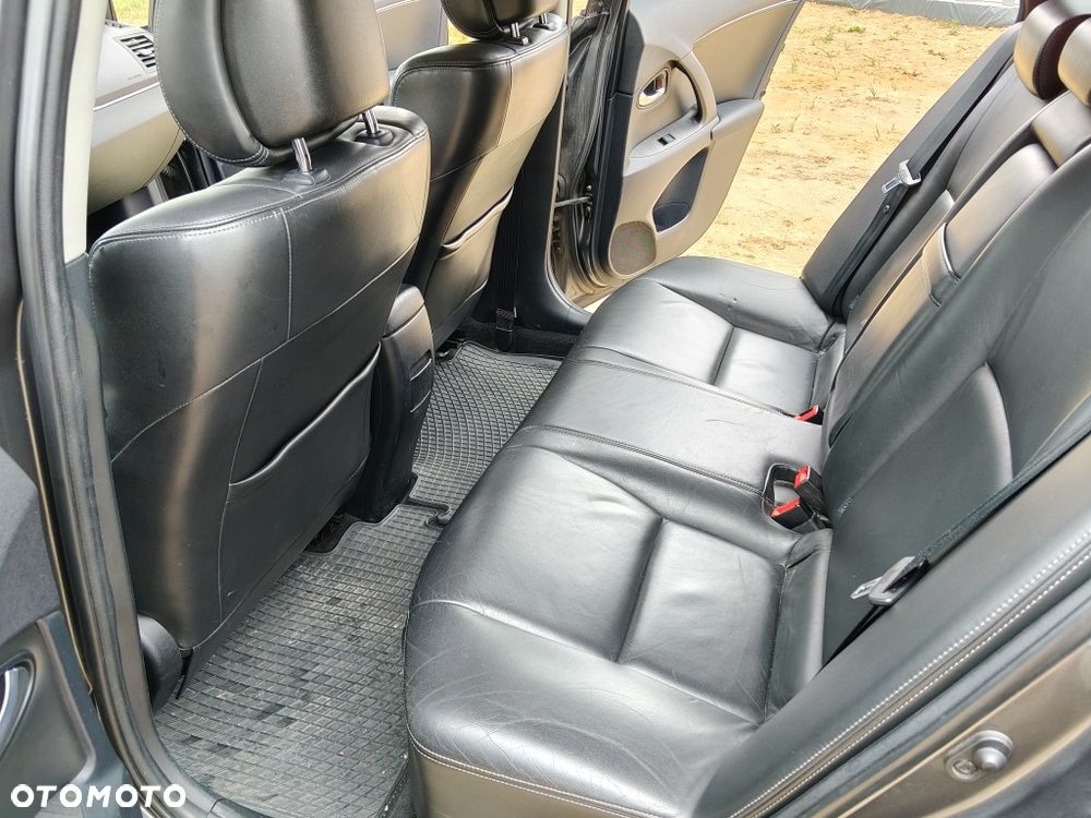 Toyota Avensis - 8