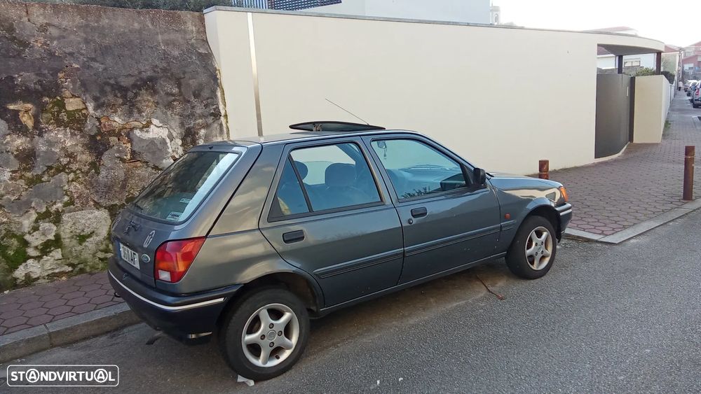 Ford Fiesta 1.1 CLX - 1