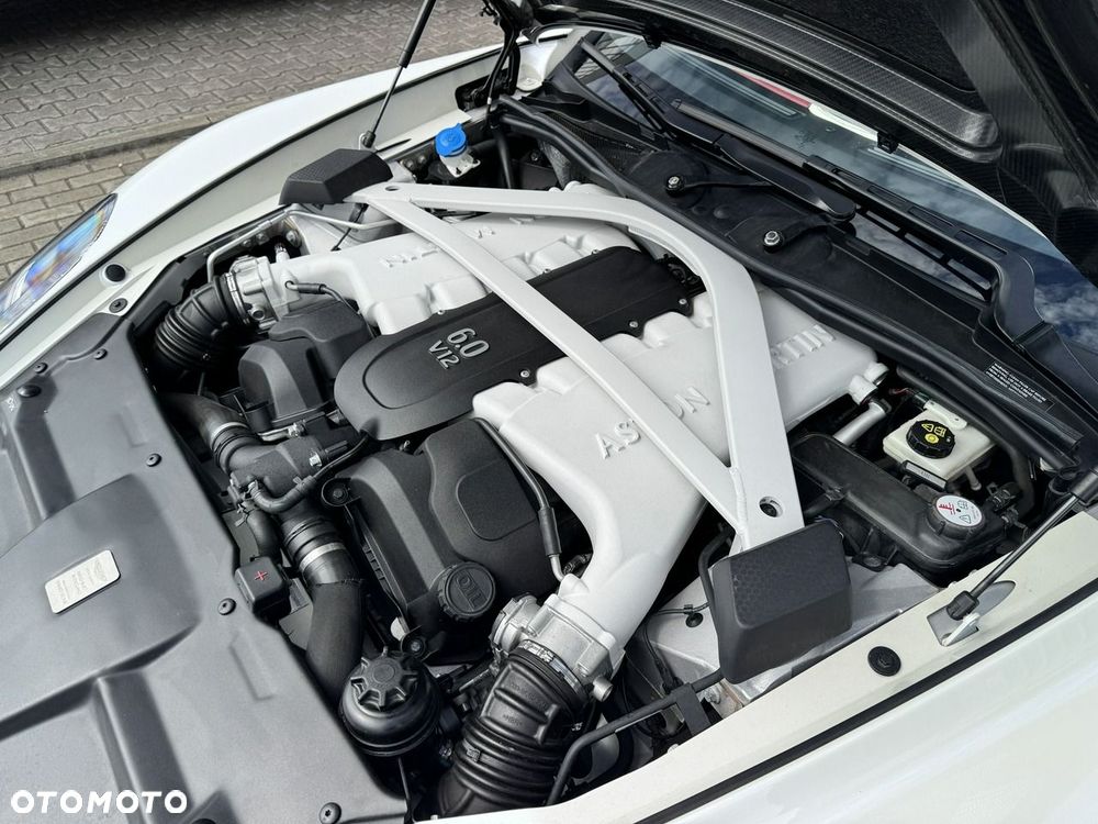 Aston Martin Vanquish - 17