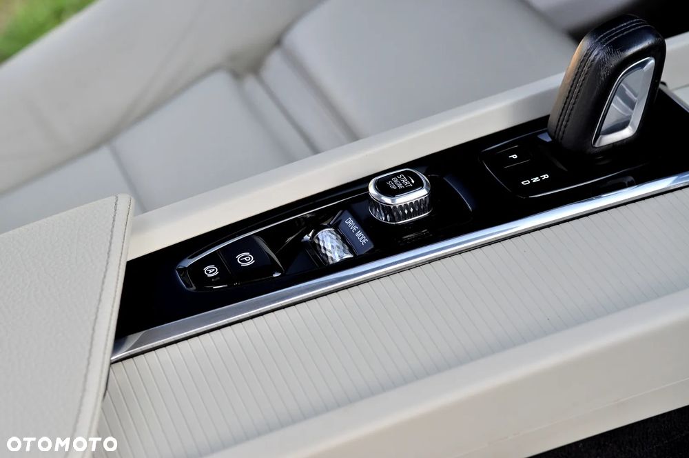 Volvo XC 60 T8 AWD Recharge Geartronic Inscription - 19