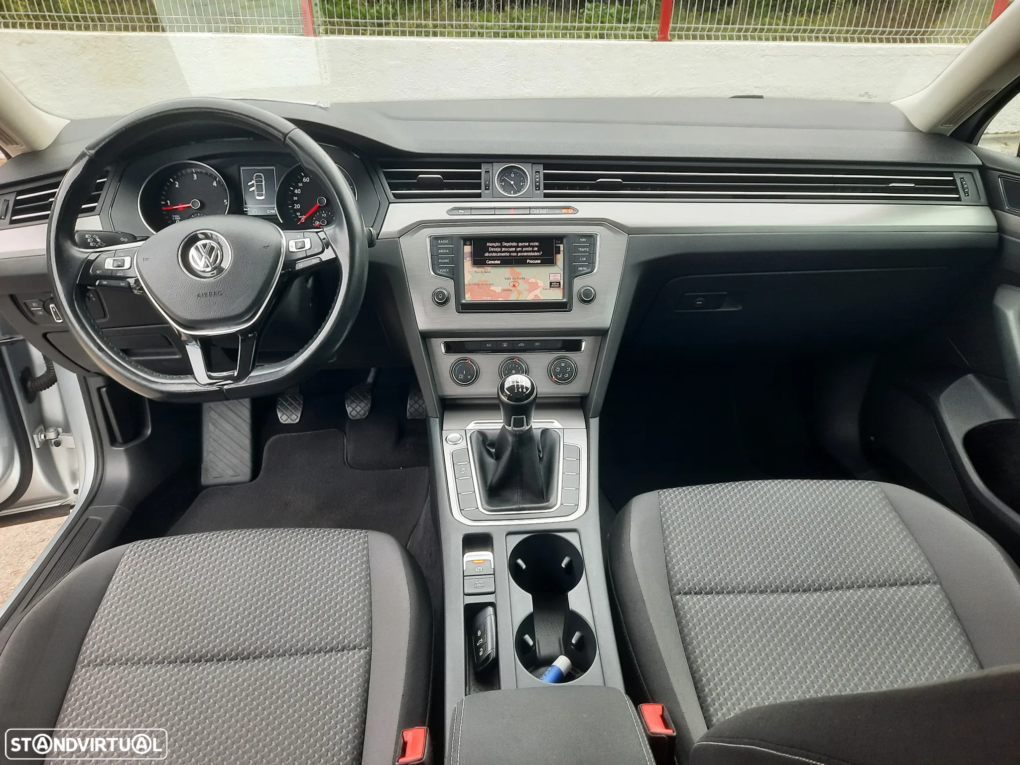 VW Passat 1.6 TDI BlueMotion - 23