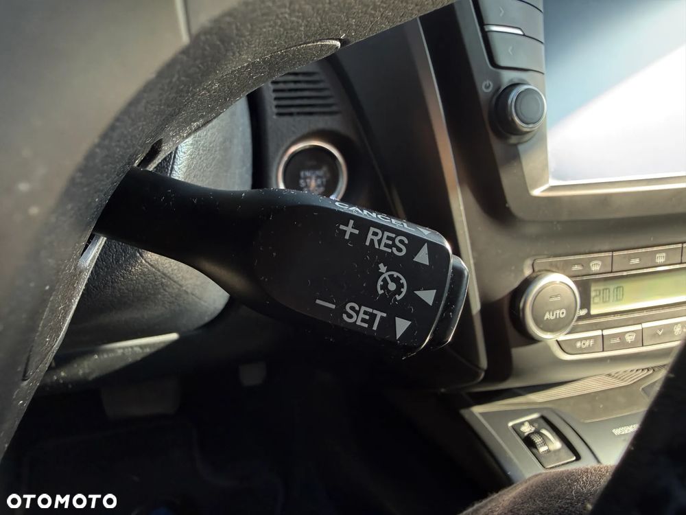 Toyota Avensis 1.8 Prestige MS - 12