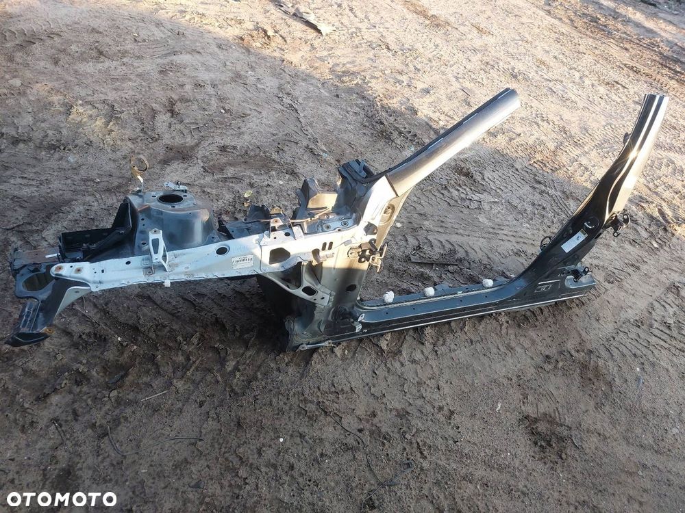 ĆWIARTKA PODŁUŻNICA LEWY PRZÓD LEXUS IS II - 1