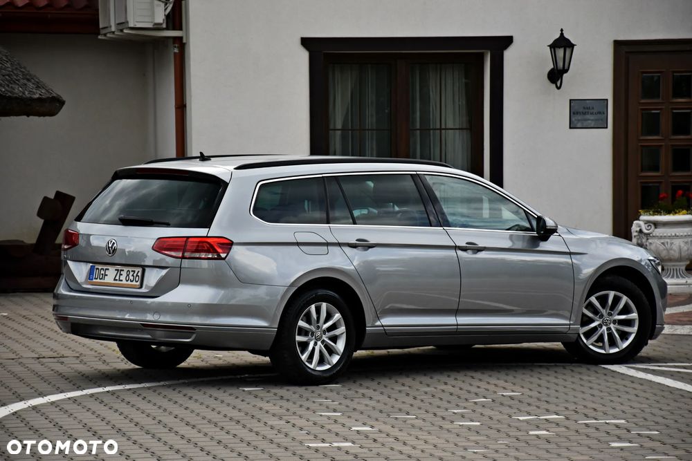 Volkswagen Passat 2.0 TDI SCR DSG Comfortline - 24