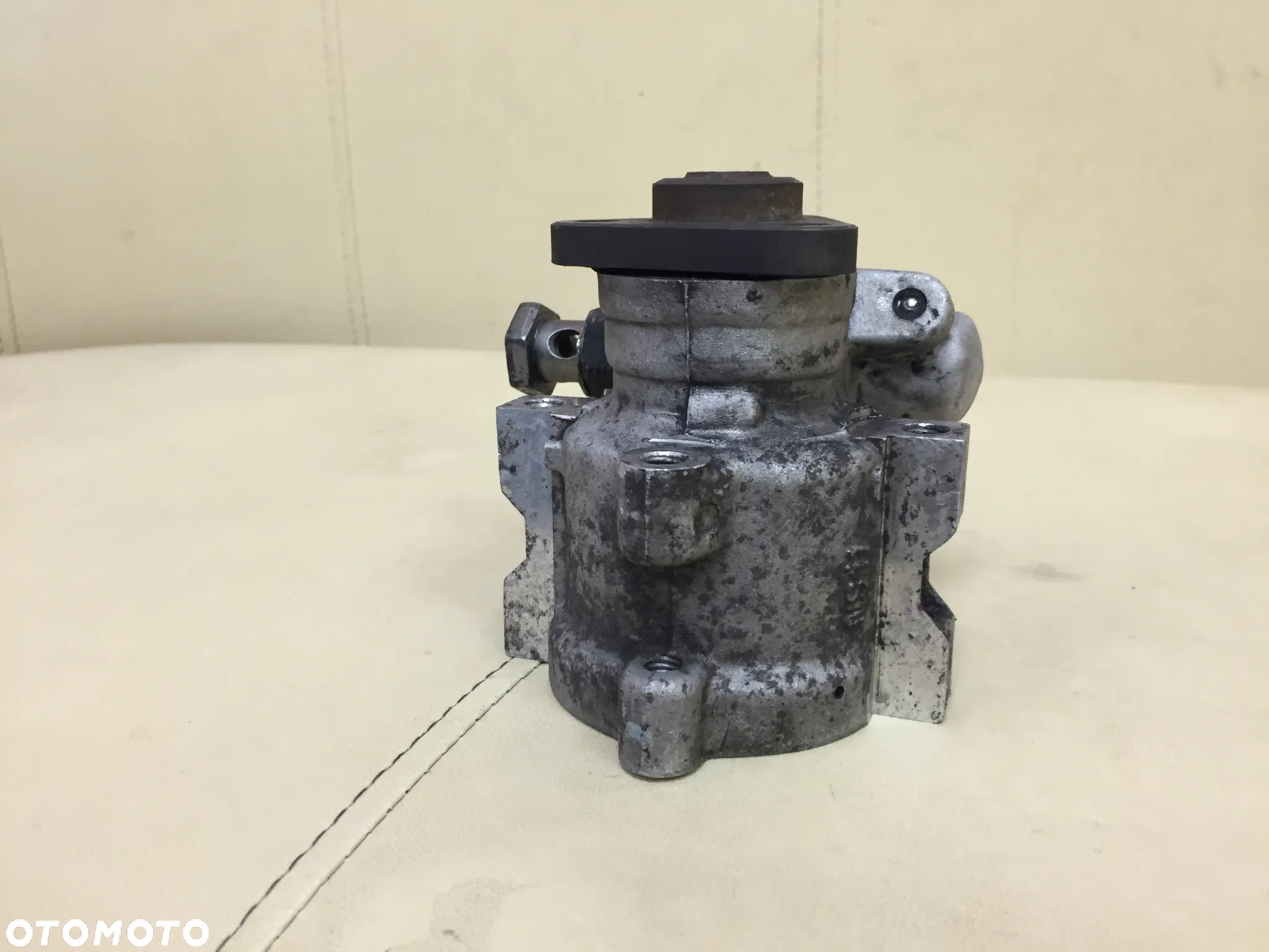 POMPA WSPOMAGANIA PEUGEOT 106 / CITROEN SAXO 9637379680 / 26086658 - 7