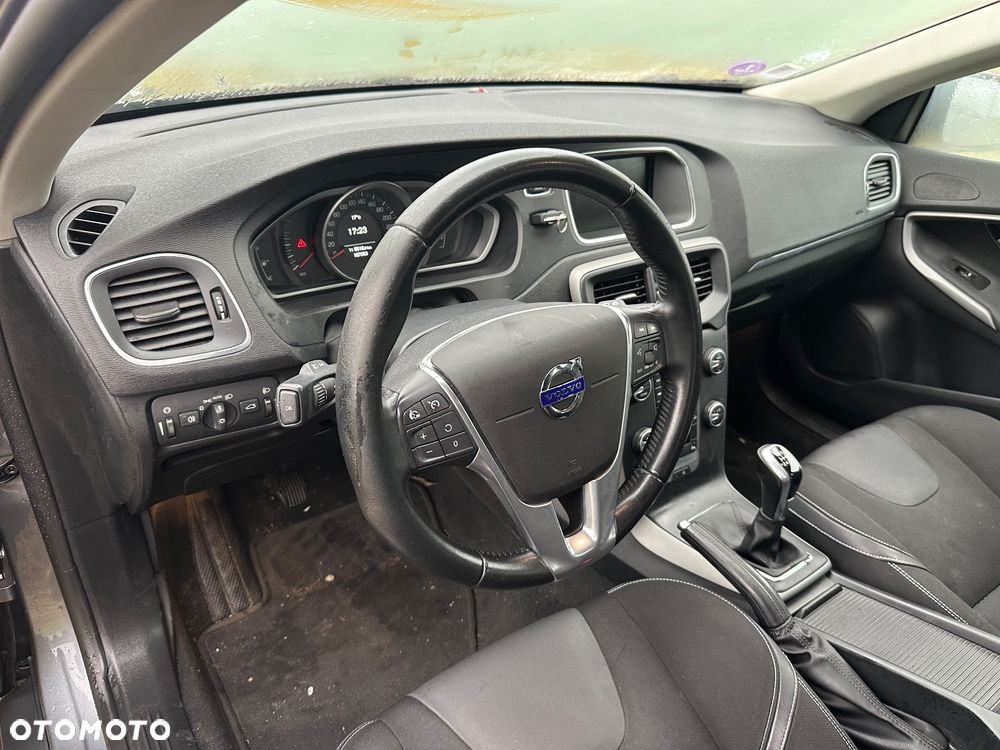 Volvo V40 T2 Linje Svart - 11