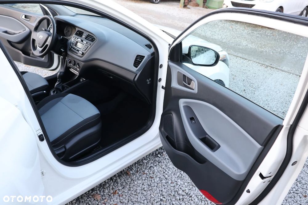 Hyundai i20 1.2 Pure - 12