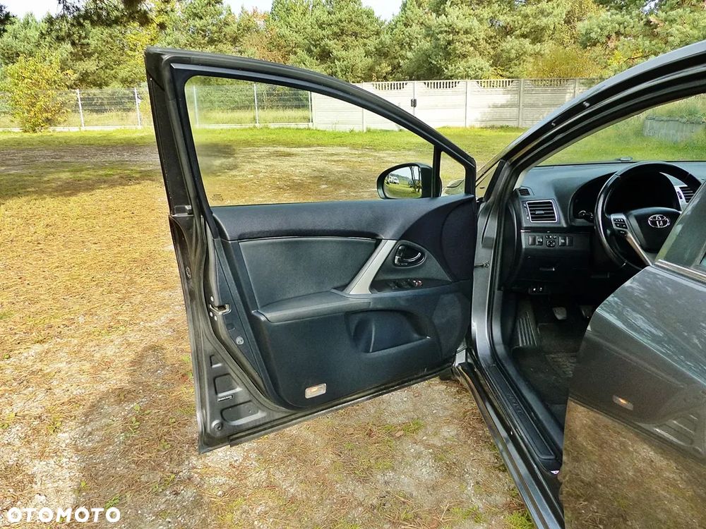 Toyota Avensis 1.8 Premium - 16