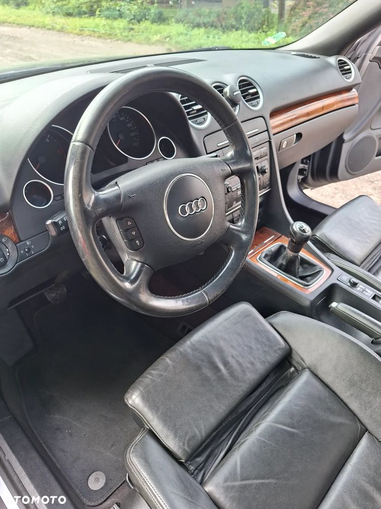 Audi A4 Cabrio 2.5 TDI - 10