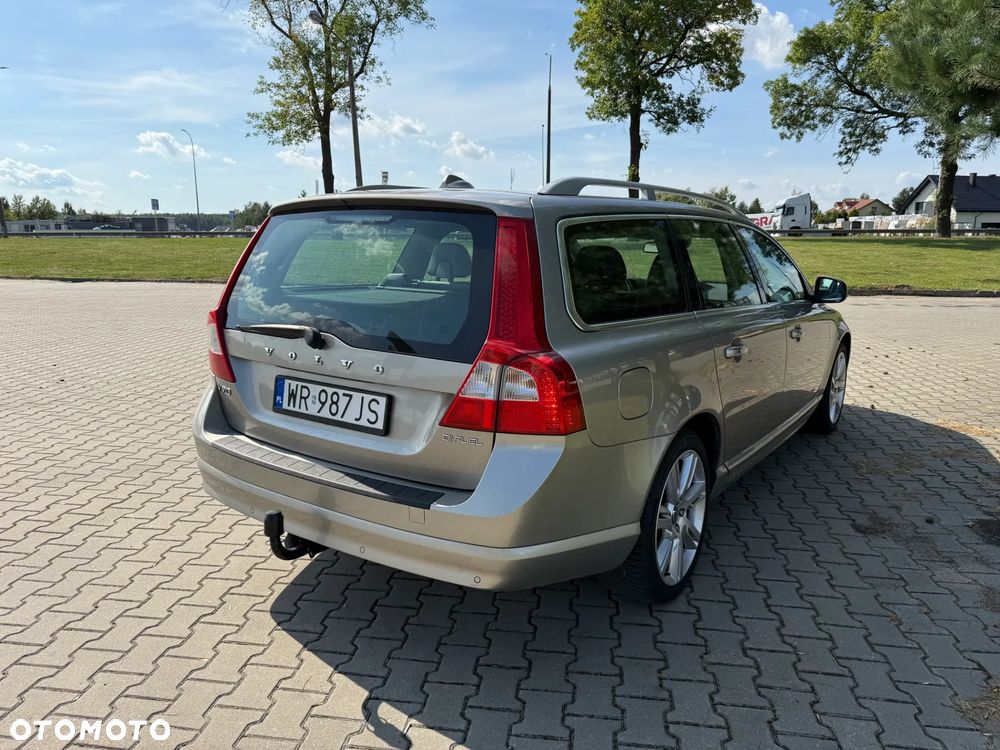Volvo V70 2.0T Powershift Momentum - 4