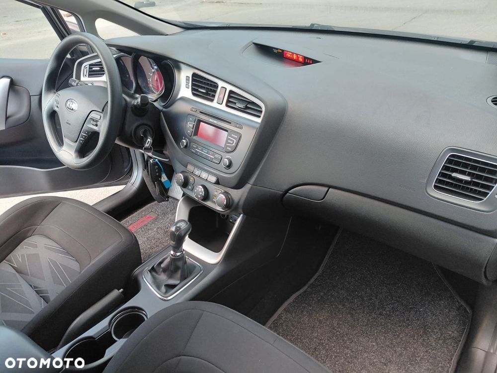 Kia Ceed 1.4 CVVT Dream-Team Edition - 9