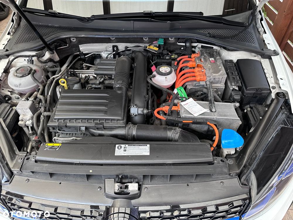 Volkswagen Golf - 38