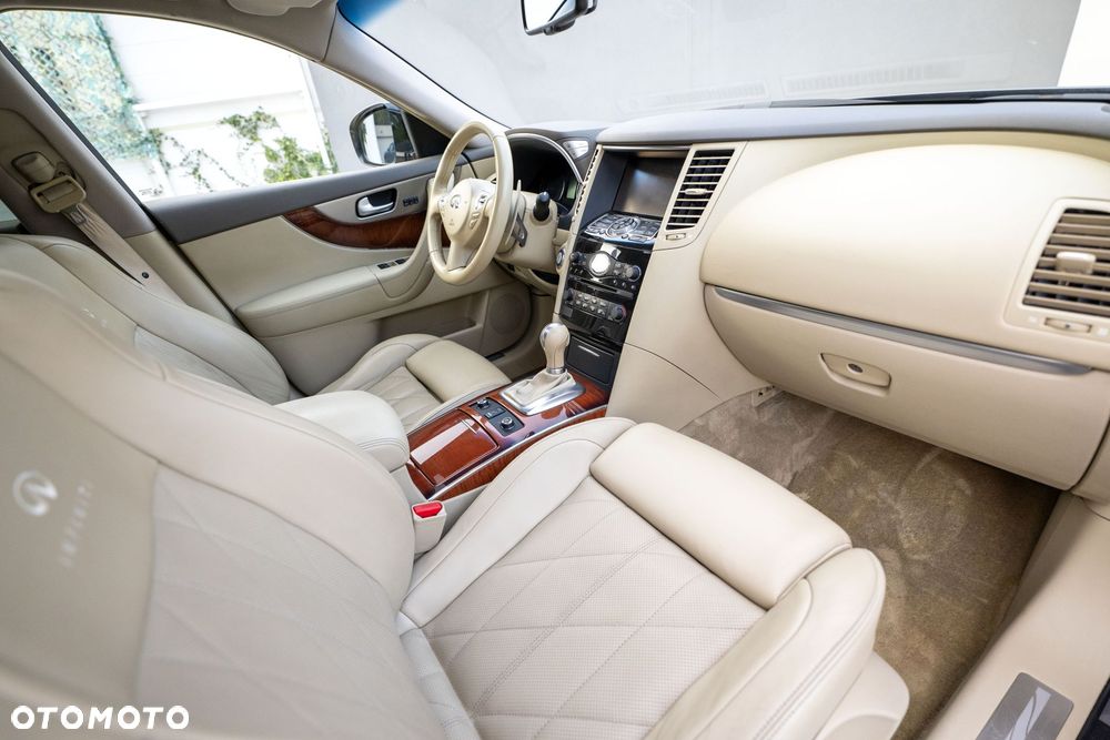 Infiniti QX70 - 13