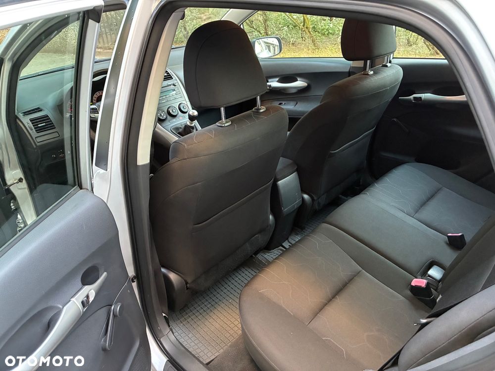 Toyota Auris 1.4 D-4D Luna - 6