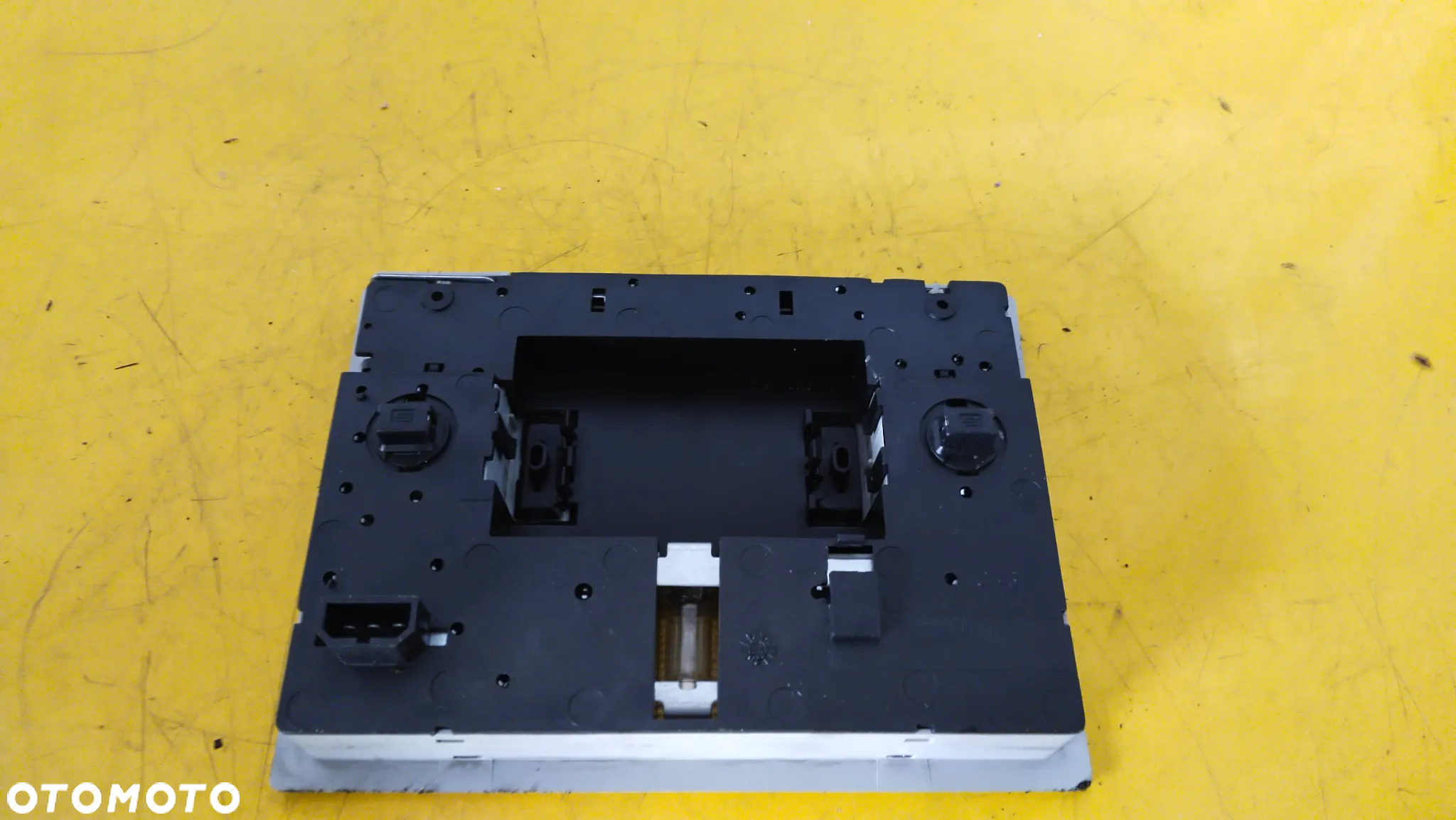 Lampka oświetlenia wnętrza kabiny Volkswagen OE 6Q0947105 - 2