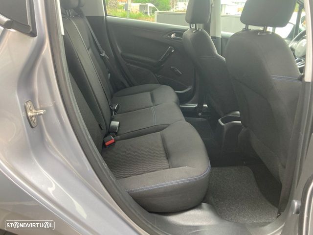 Peugeot 208 1.5 BlueHDi Signature - 30