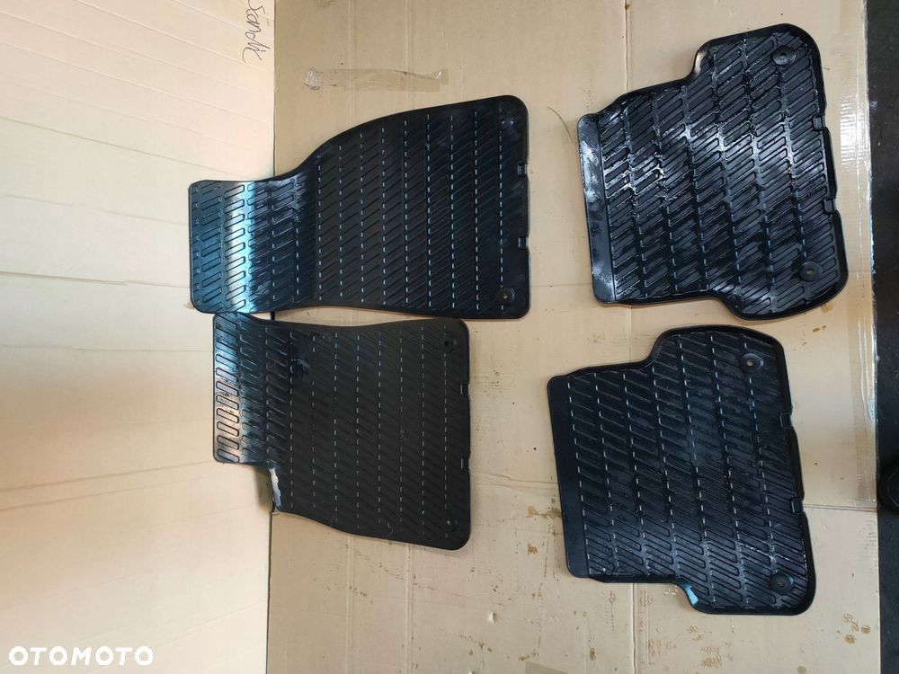 komplet dywaników gumowych audi a4 8e1061501 orginał czarne - 2
