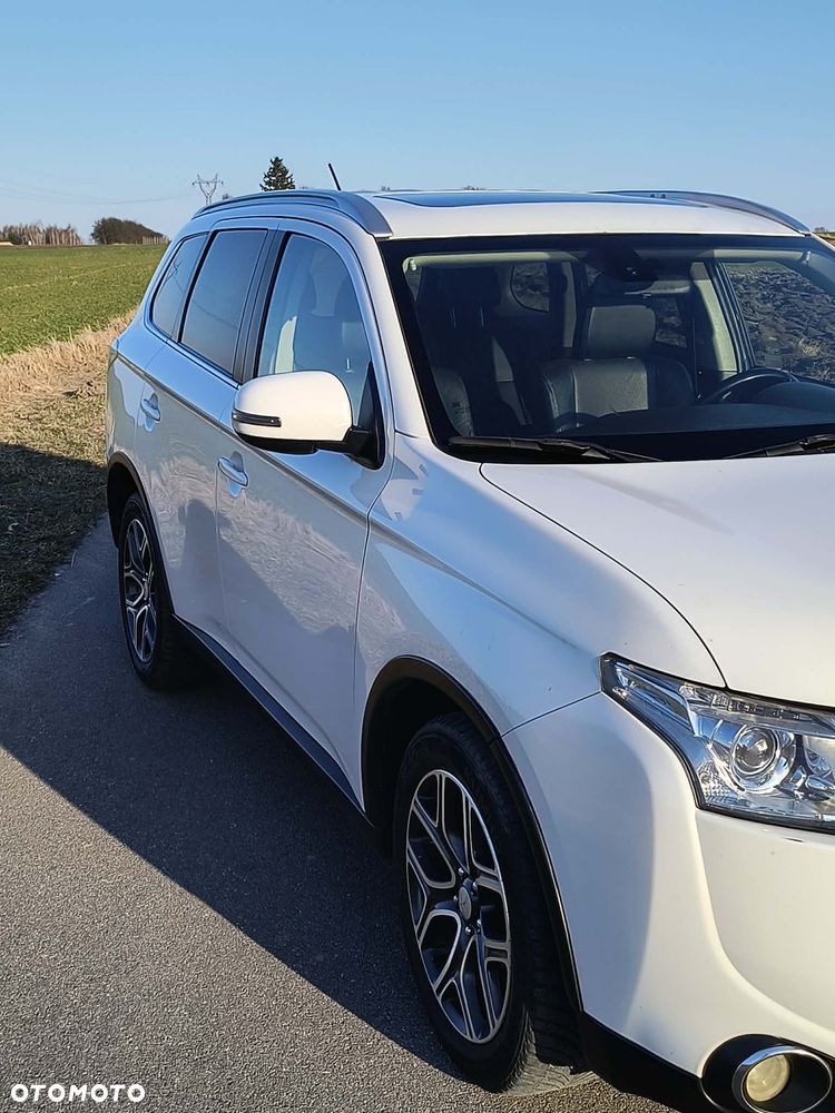 Mitsubishi Outlander 2.2 DID Instyle Navi 4WD - 3