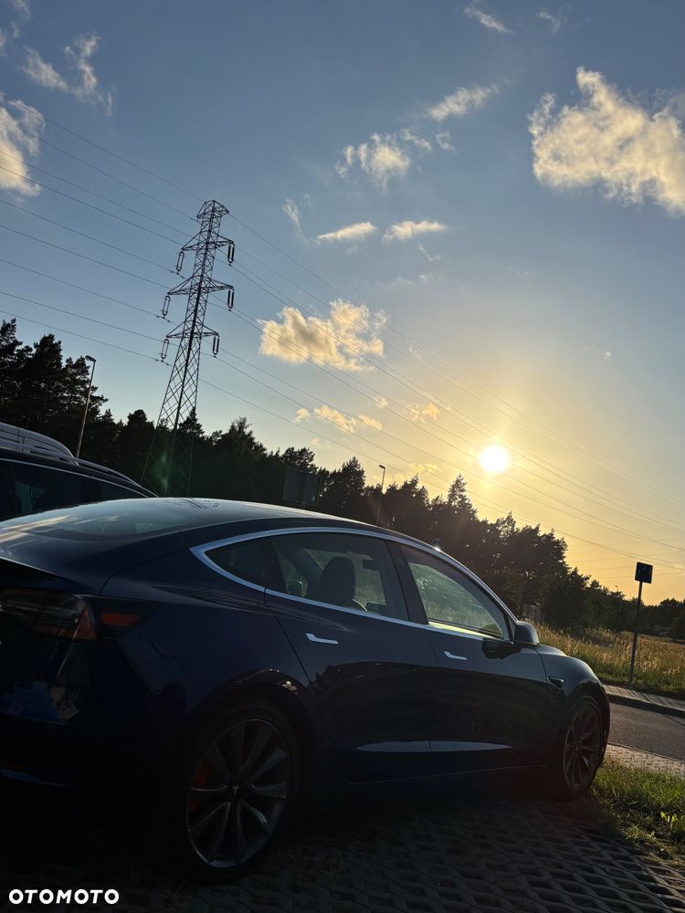 Tesla Model 3 - 1