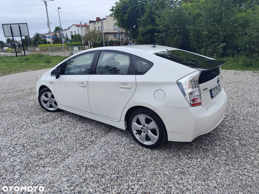Toyota Prius 1.8 HSD Prestige - 3